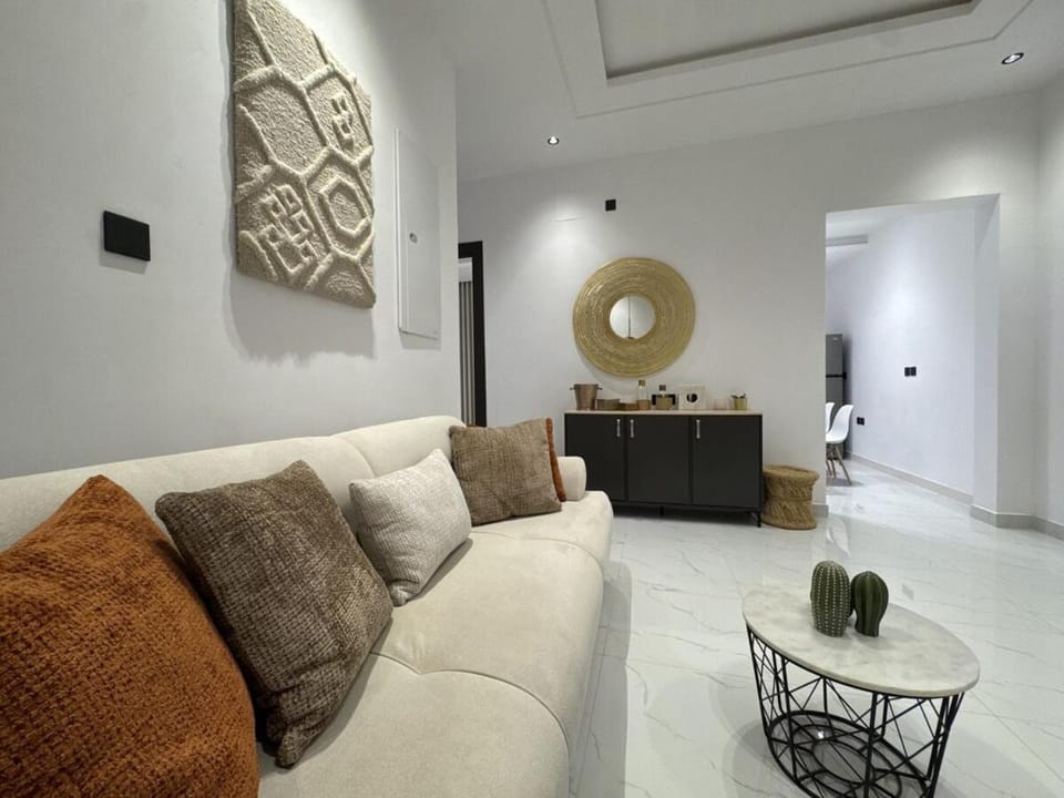 E5 Quite Family 4Bedroom Apartment, 1st floor Apartment in Riyadh