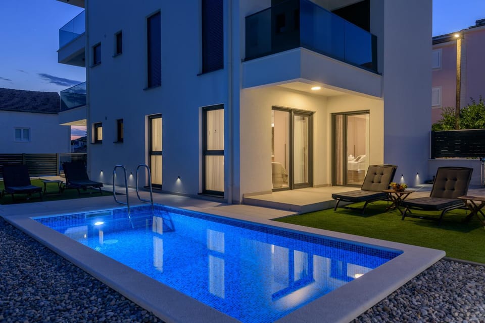 Property building, Patio, Pool view, Swimming pool, sunbed