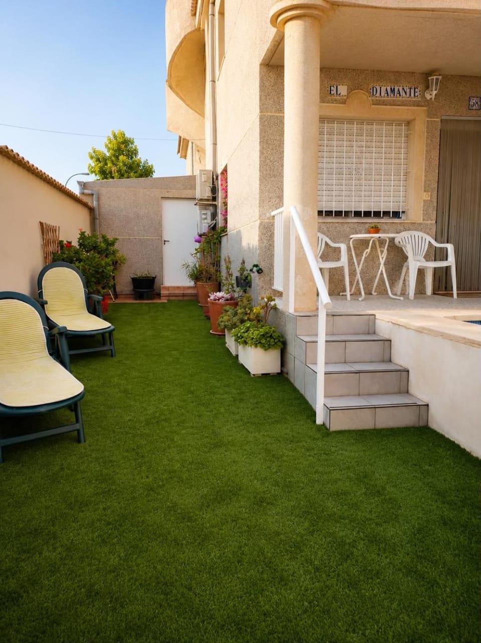 Pool Bungalow Ness House in Vega Baja del Segura