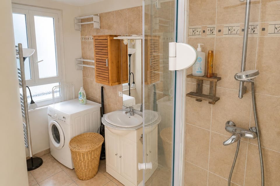 Shower, Toilet, washing machine