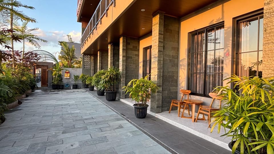 Property building, Day, Garden, Garden view