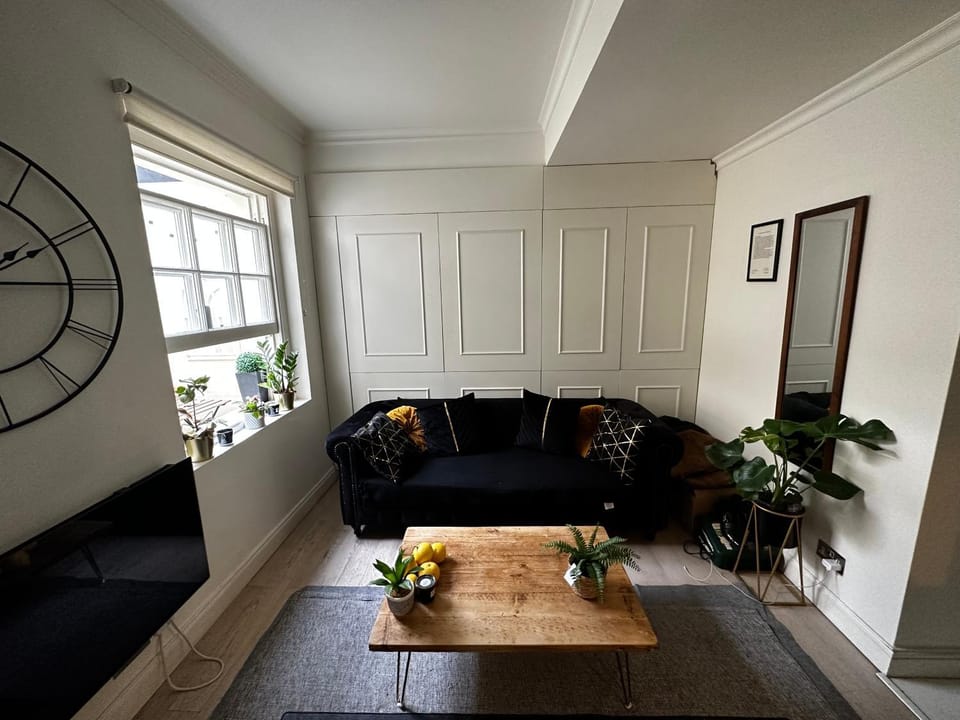 Self catered small flat Apartment in City of Westminster