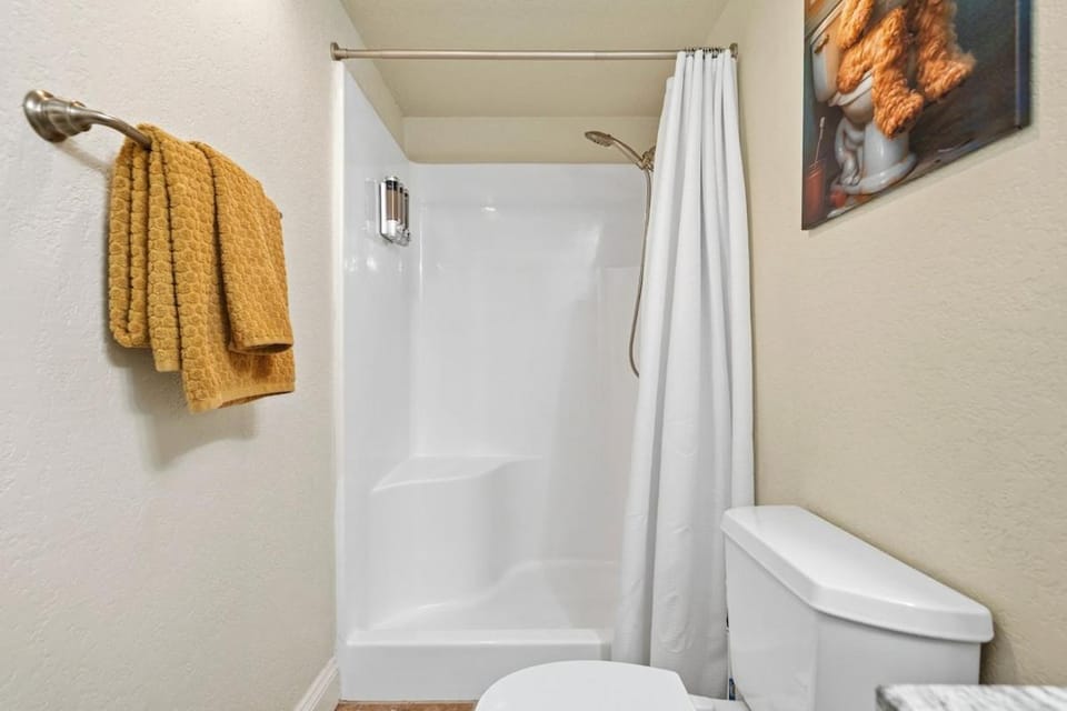 Waterfront Condo Near Oaklawn & Downtown Hot Springs Apartment in Garland County