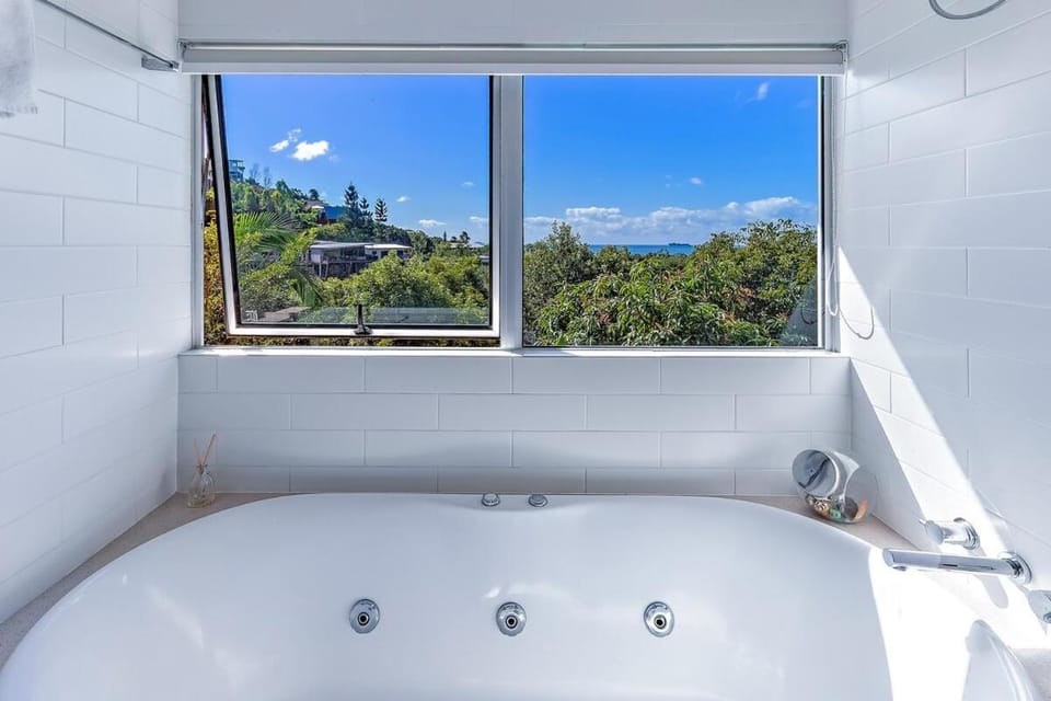 Luxury Villa Views Views Views Apartment in Airlie Beach