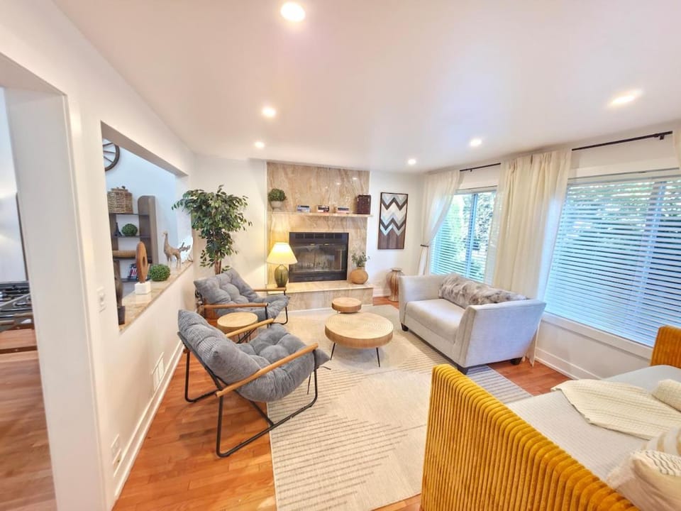Private Nature Retreat King Suite Sleeps 8 House in Gurnee
