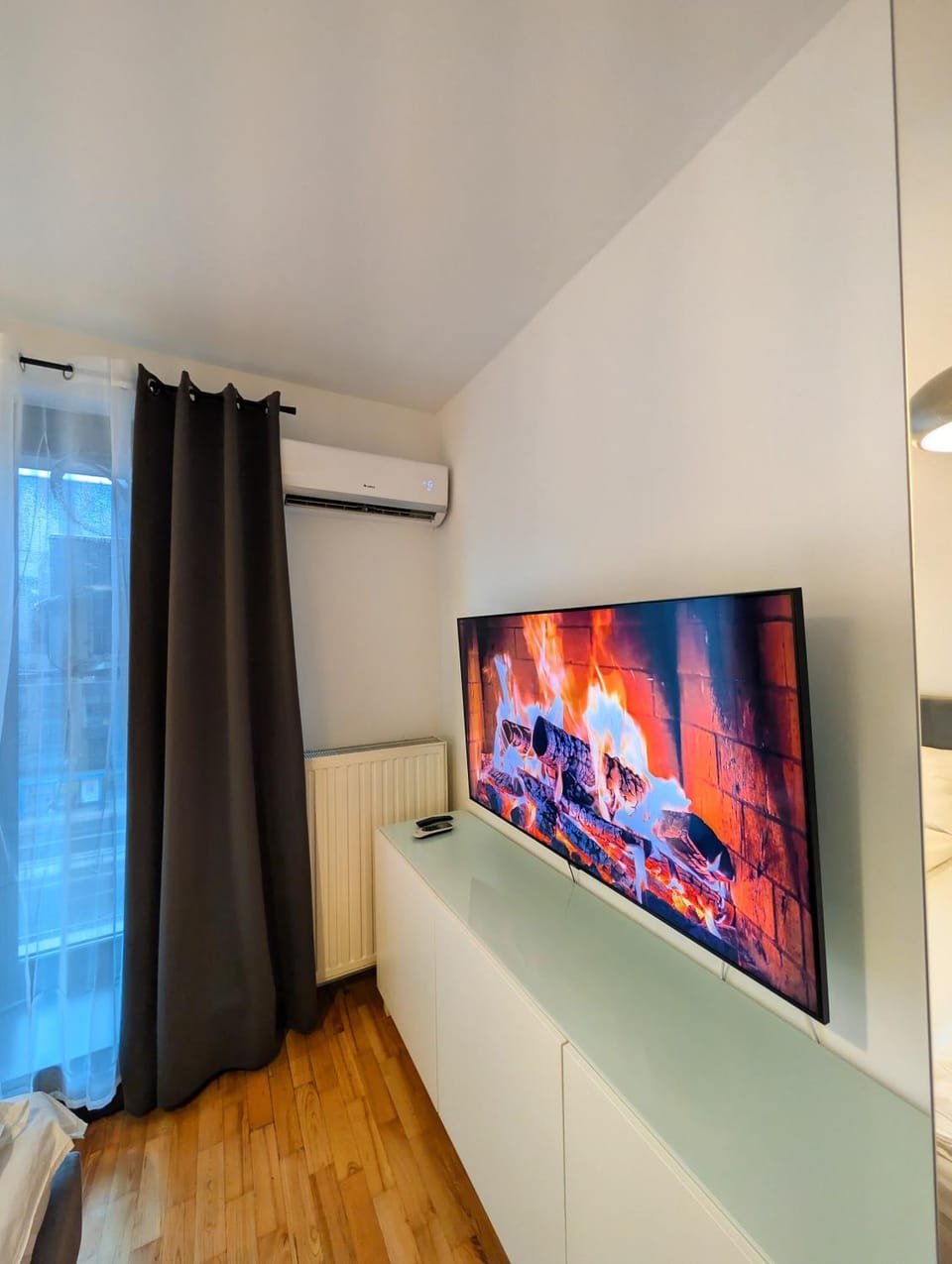 TV and multimedia, air conditioner