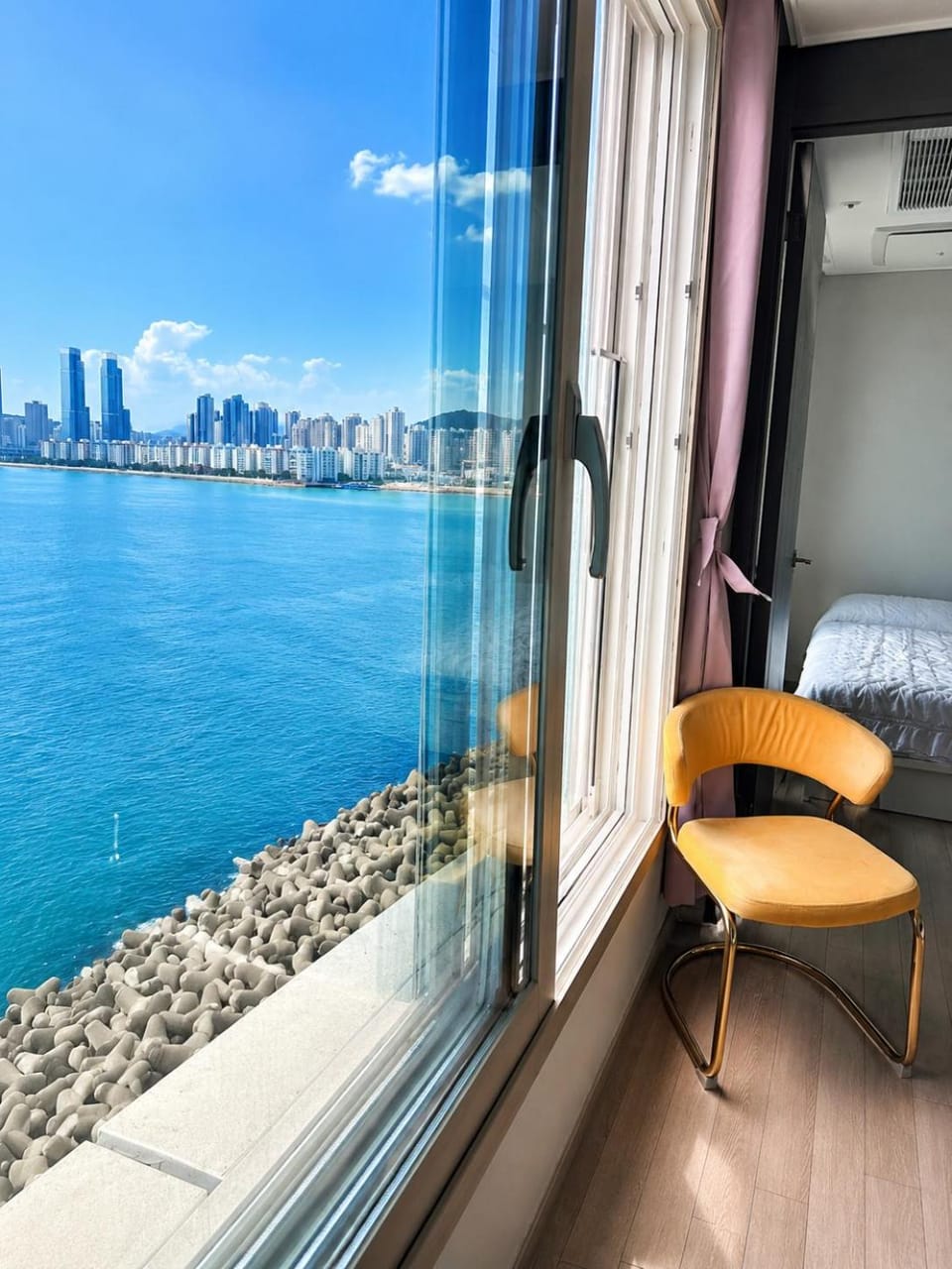 Crystal Ocean House Apartment in Busan