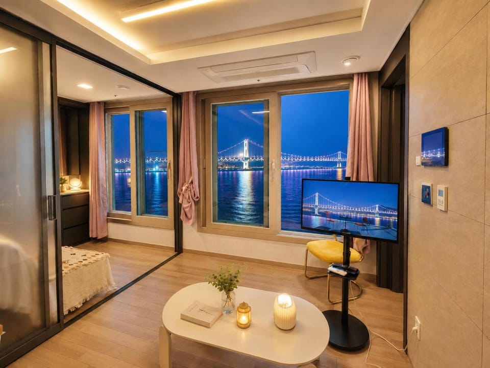 Communal lounge/ TV room, TV and multimedia, Evening entertainment