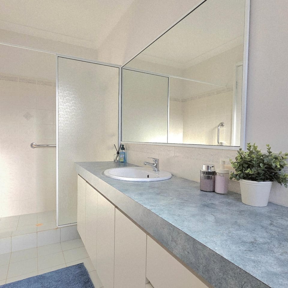 Comfy rooms Near the perth airport Vacation rental in Perth