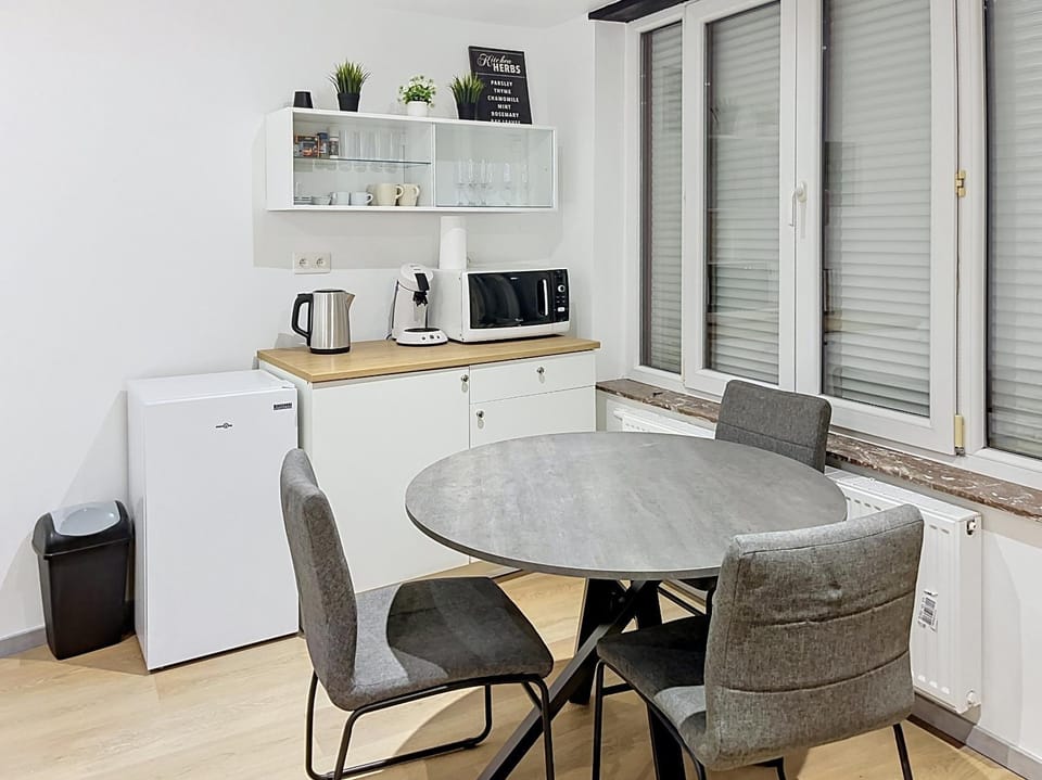 Coffee/tea facilities, Dining area
