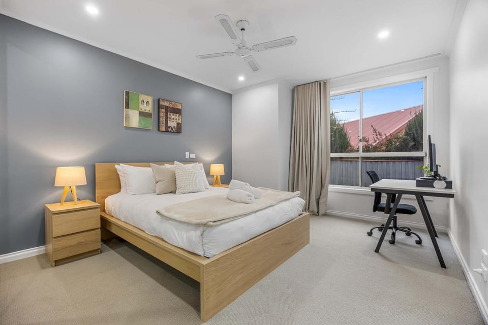 Bed, Photo of the whole room, Bedroom