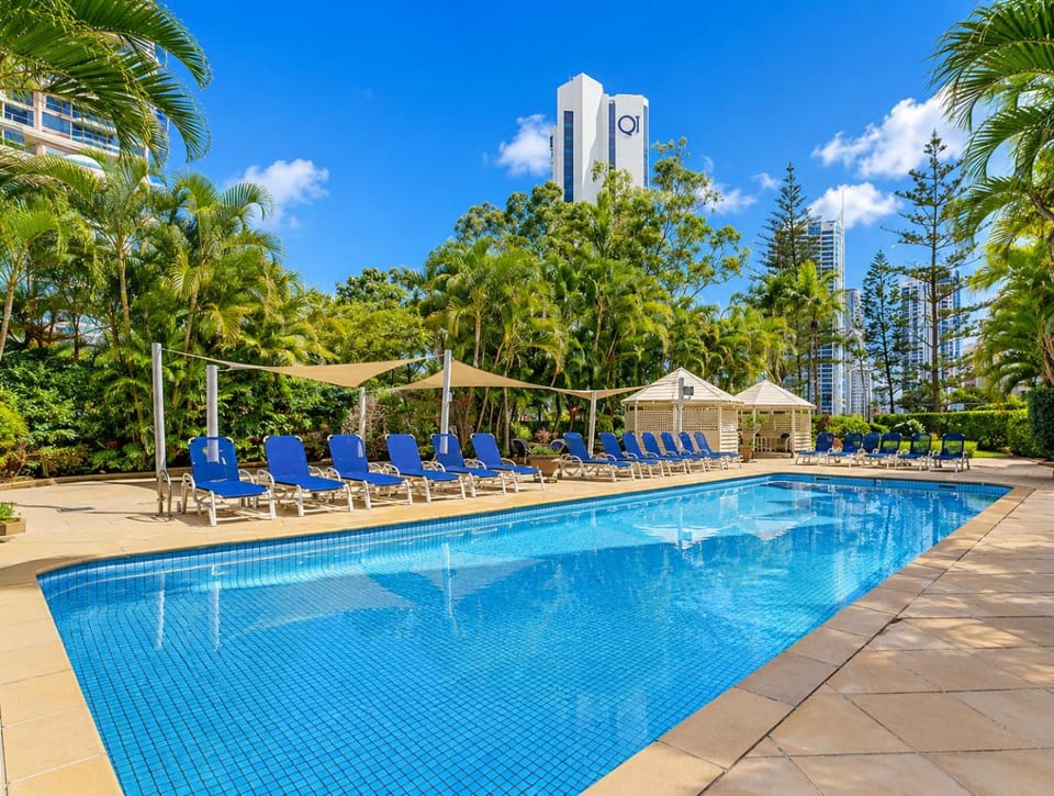 Pool view, Swimming pool, sunbed