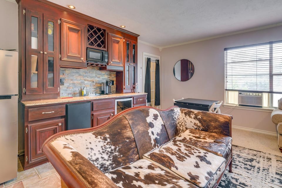 Shared Game Area! Tomball Apt 7 Mi to Downtown Apartment in The Woodlands