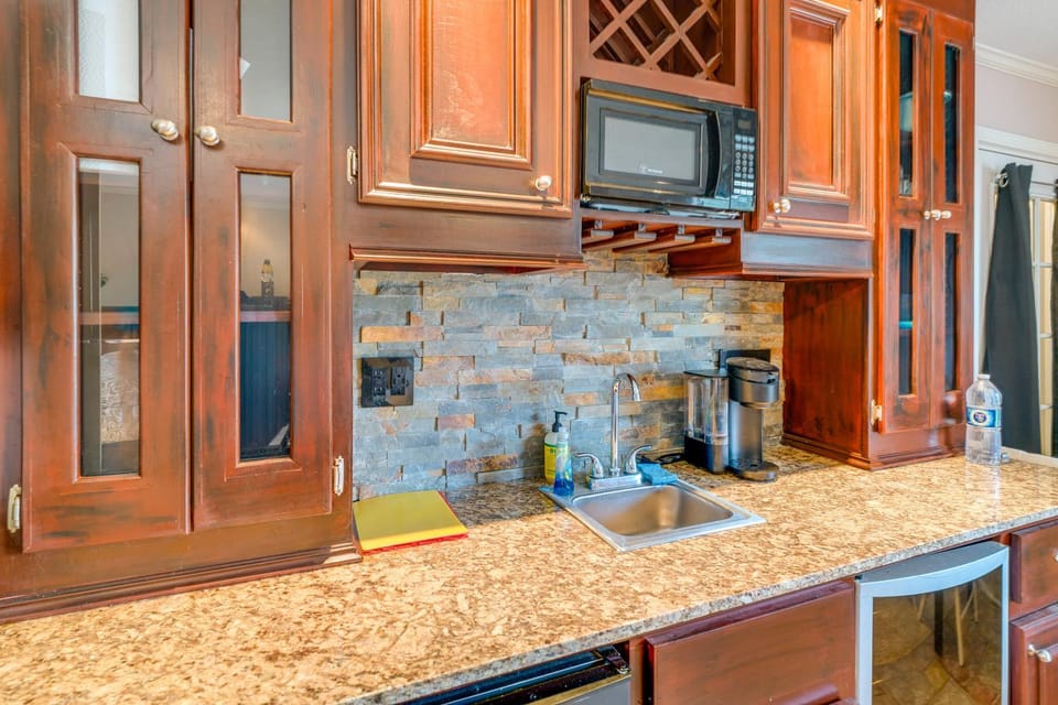 Shared Game Area! Tomball Apt 7 Mi to Downtown Apartment in The Woodlands