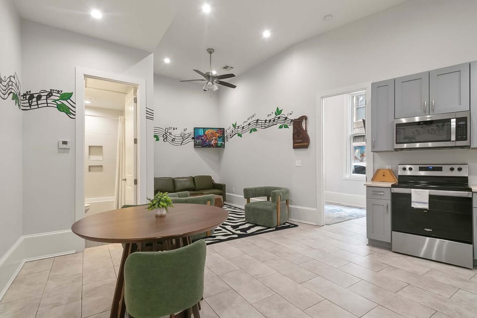 Luxury Art Suite in NOLA CBD Bed and Breakfast in French Quarter