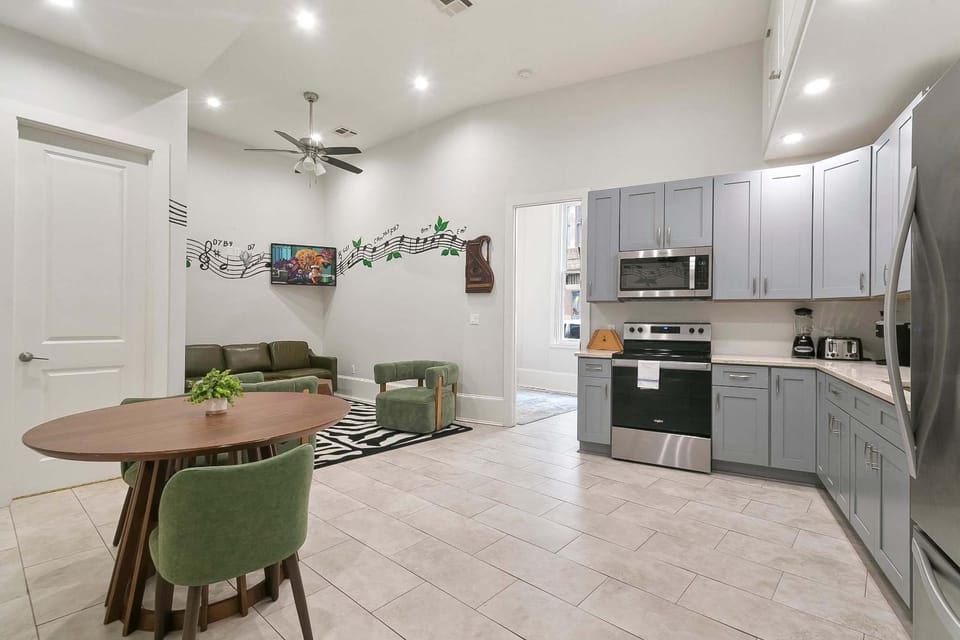 Luxury Art Suite in NOLA CBD Bed and Breakfast in French Quarter