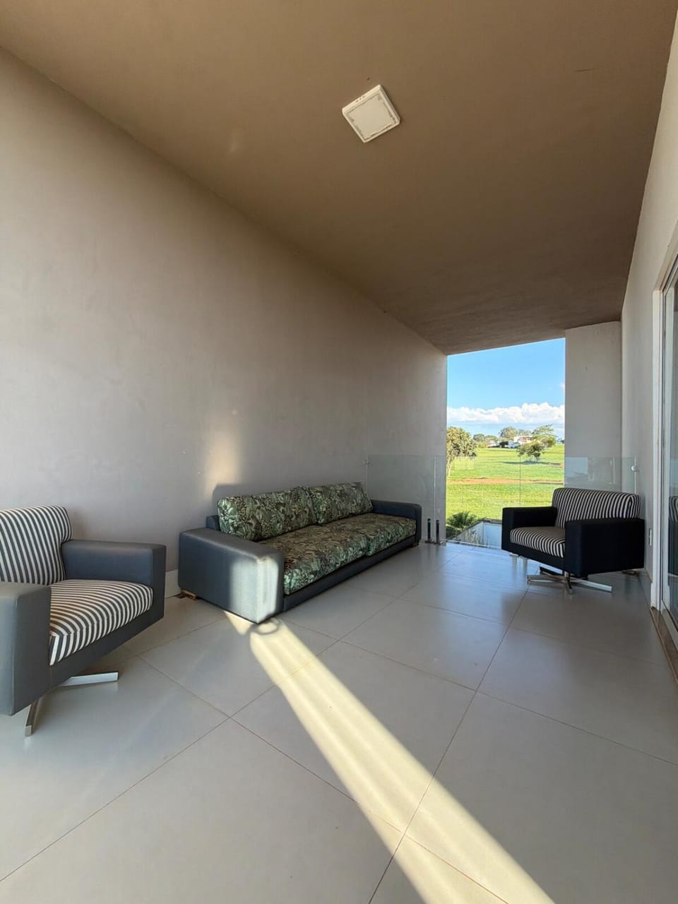 Refúgio na represa Paranapanema House in State of Paraná