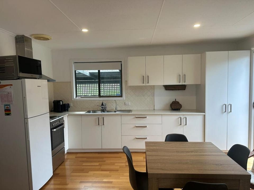 Pandora Dunes - Linen, Pet Friendly, Wi-Fi House in Venus Bay