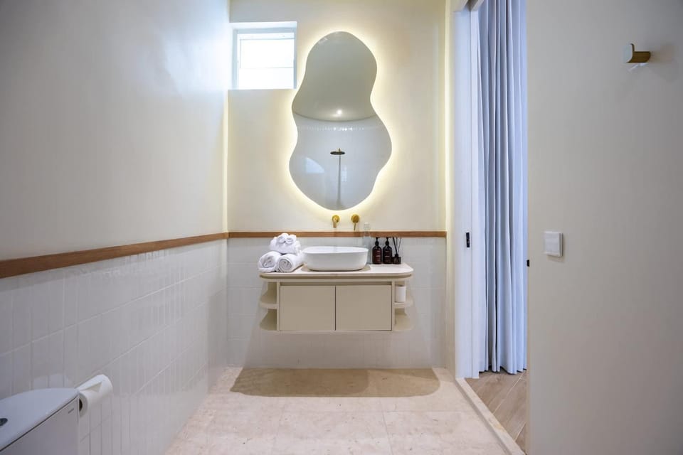 Bathroom, towels
