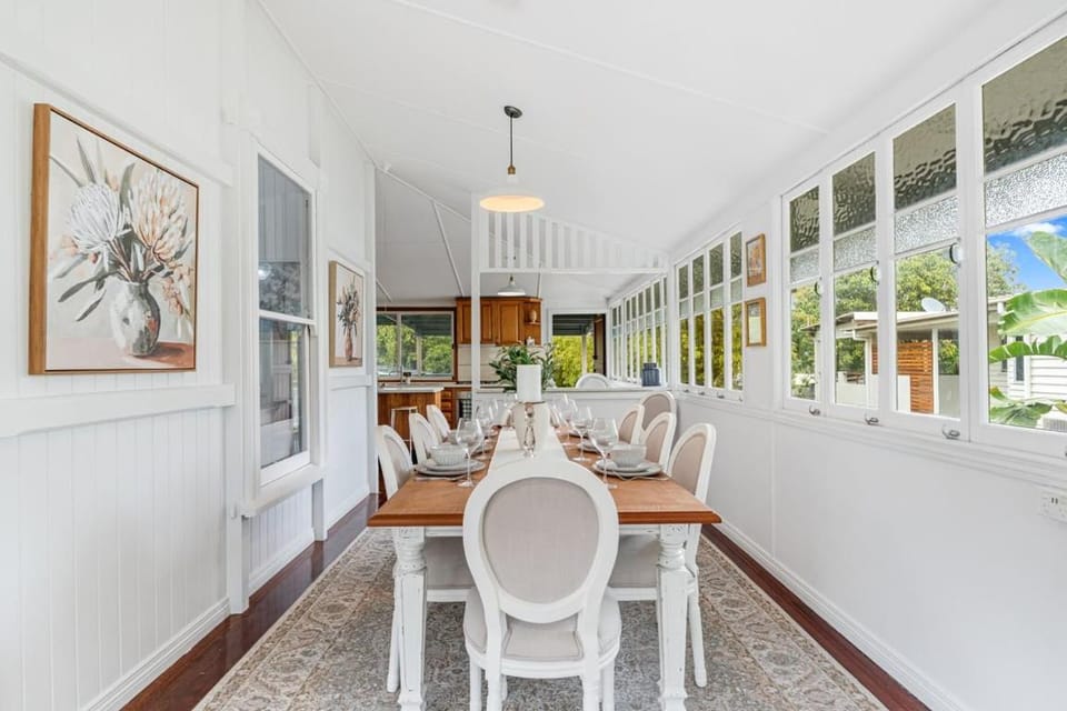 Queenslander By The Bay - Provincial Coastal Escape House in Hervey Bay