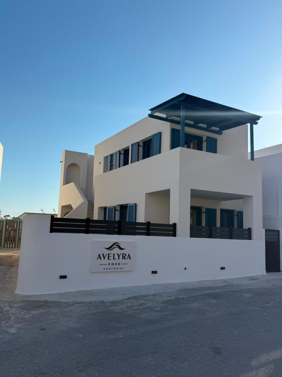 Avelyra Cove Apartment in Perissa