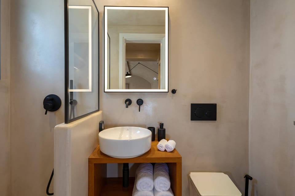 Avelyra Cove Apartment in Perissa