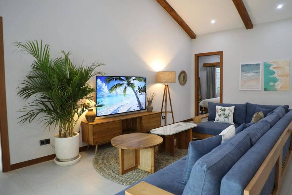 TV and multimedia, Living room, Evening entertainment