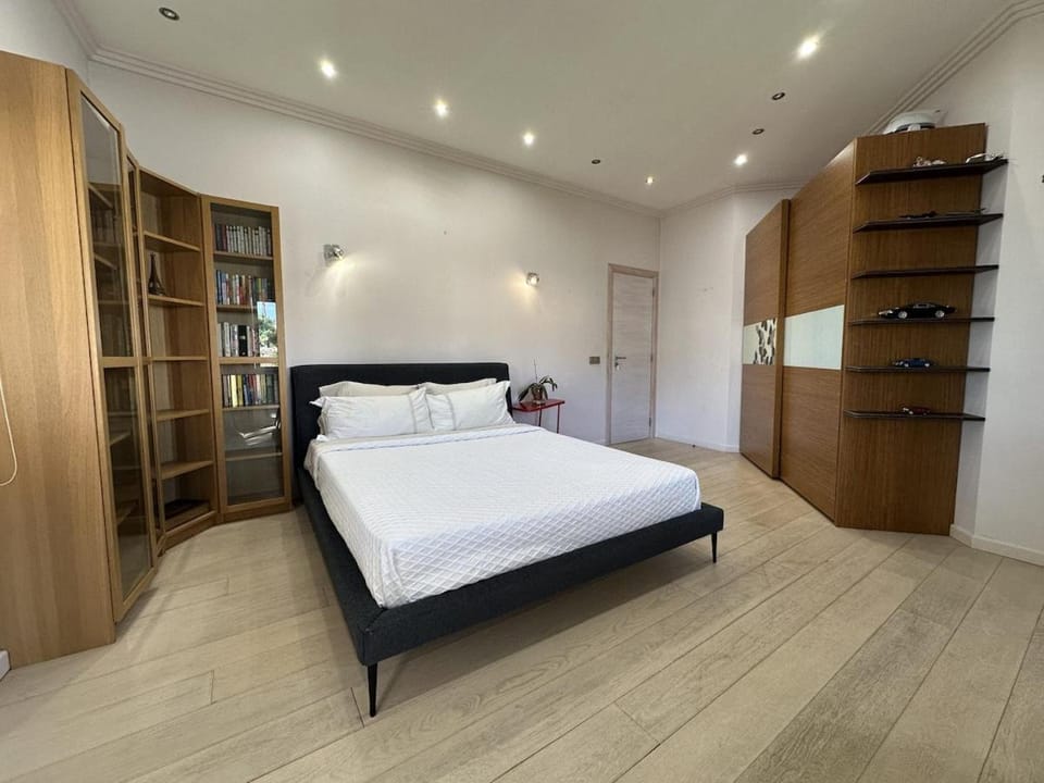 Spacious Villa Matilda in Vilamoura, big pool, golf view and access Villa in Quarteira