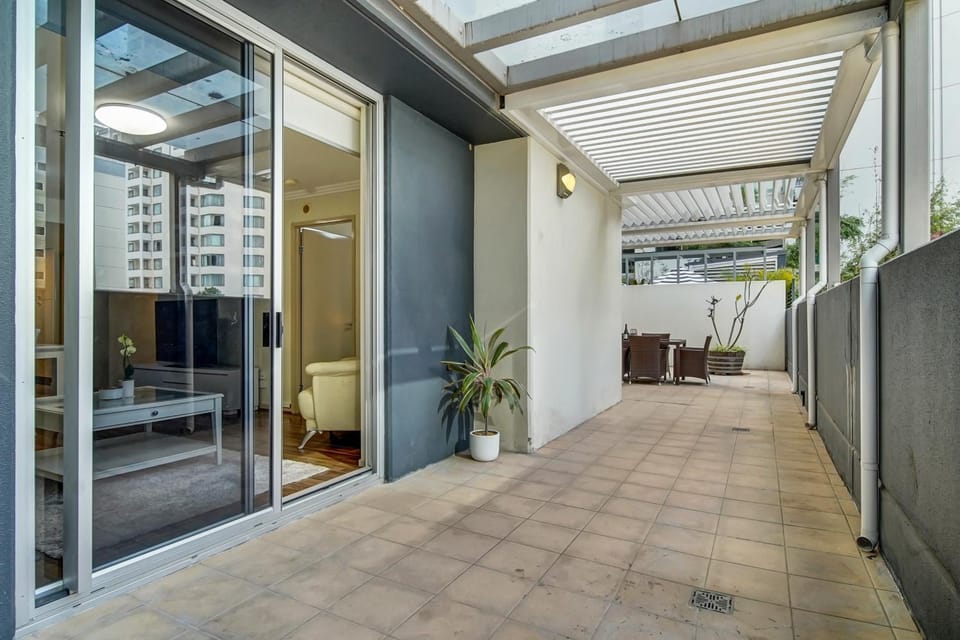 Day, Seating area