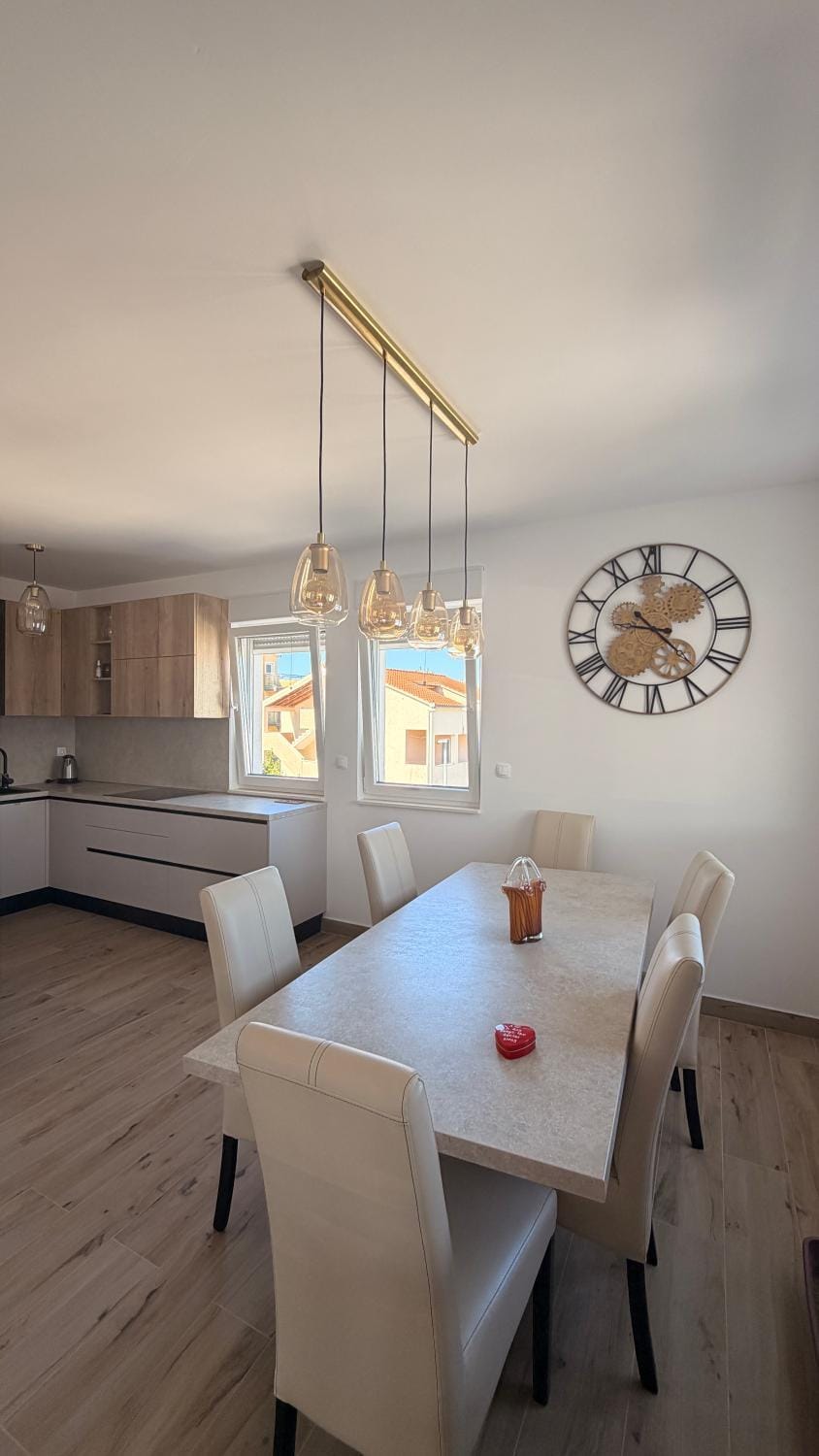 Luxury apartment PRONOIA with swimming pool Apartment in Okrug Gornji
