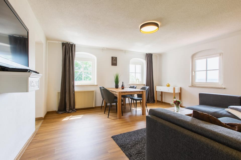 Living room, Seating area, Dining area