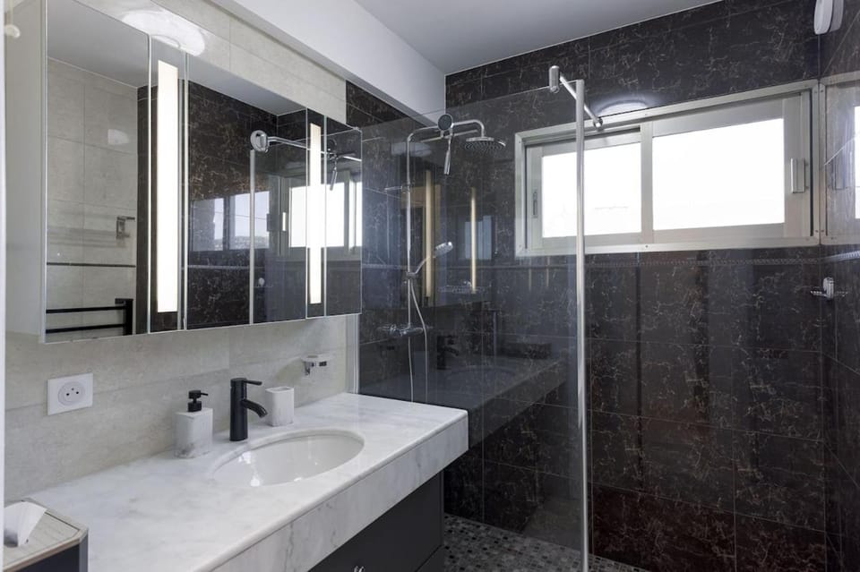 L'Ecrin D'Azur - Vue Mer - City Center - Clim Apartment in Cannes