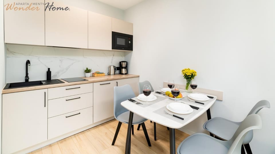 Coffee/tea facilities, Kitchen or kitchenette, Dining area
