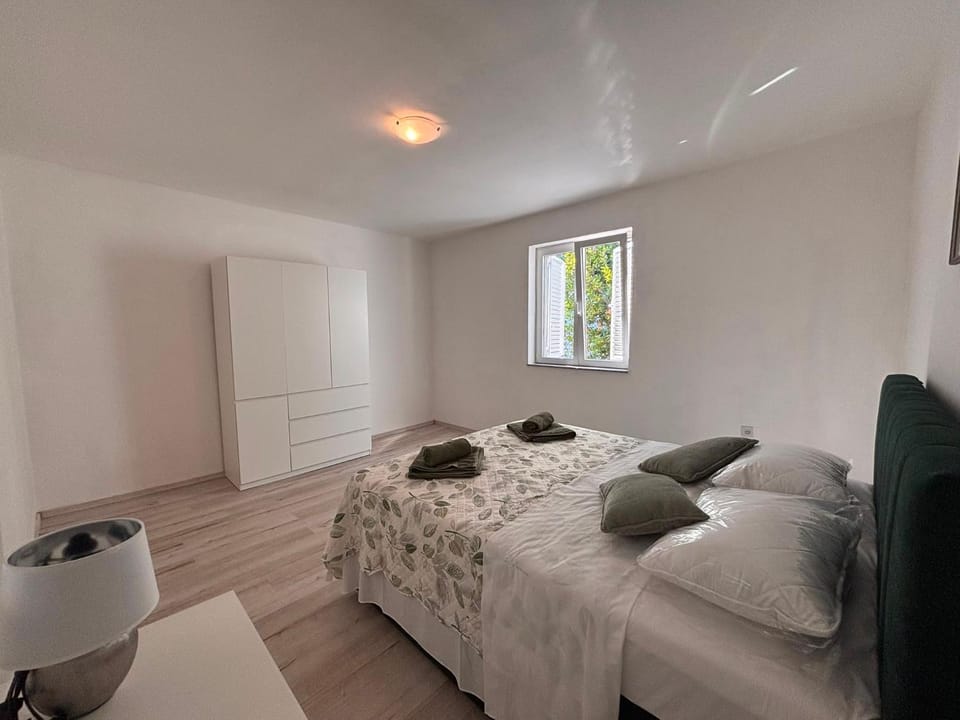 Bed, wardrobe