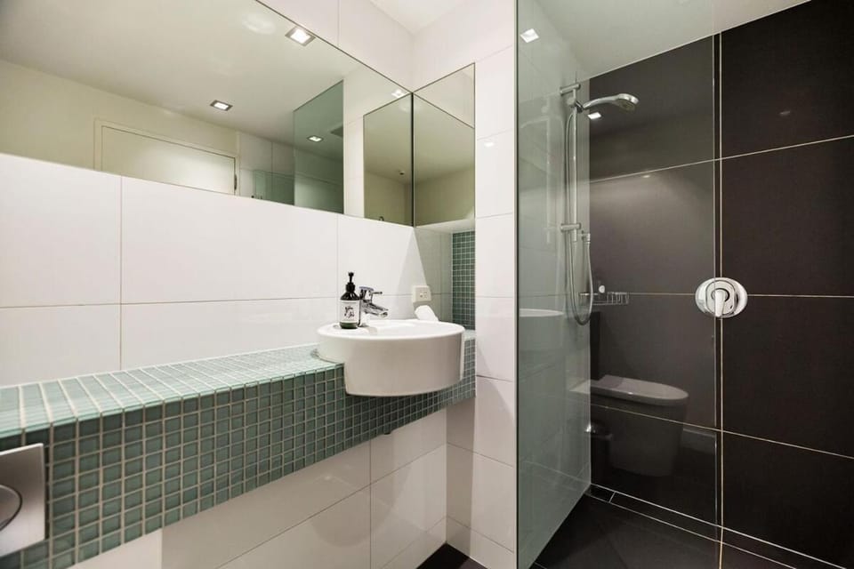 Lakeview Luxury Alpine Retreat Apartment in Queenstown