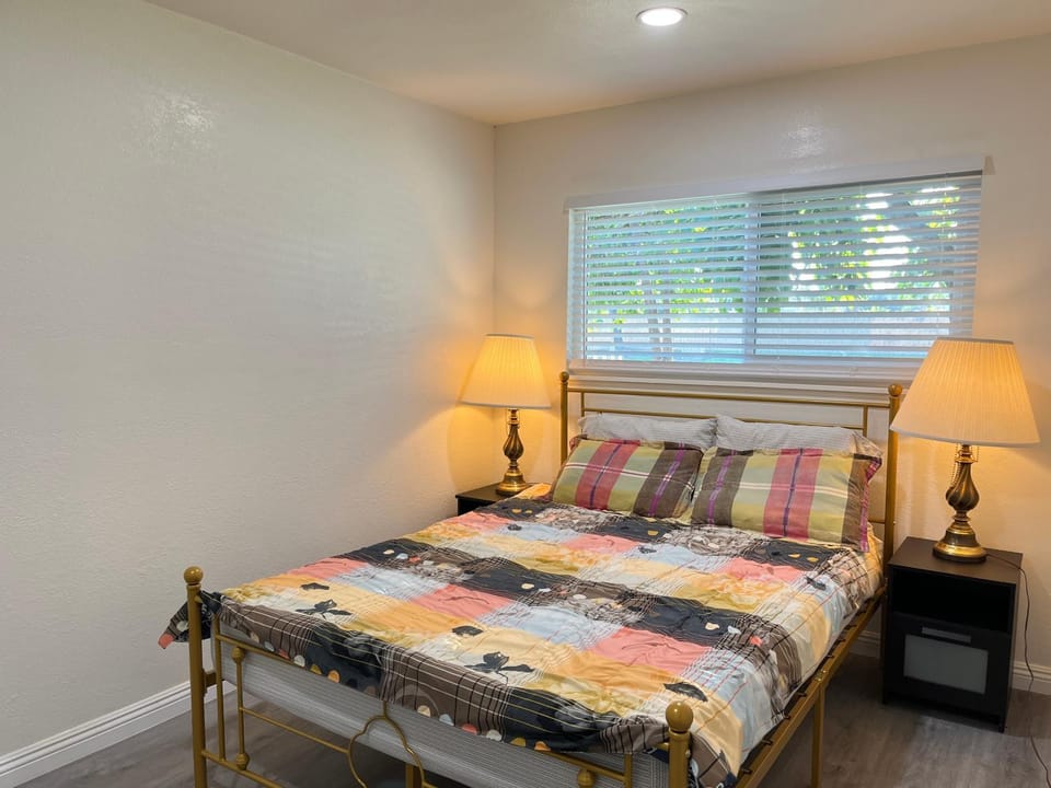 全新装修设备齐全拎包入住三間卧室二間浴室的独立别墅 Apartment in Rialto
