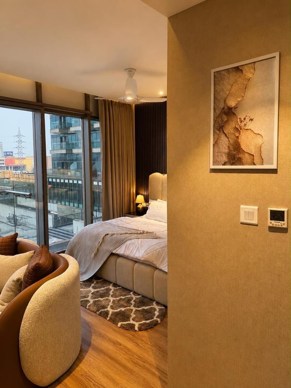 Luxury Skyhigh Studio with infinity pool M3M Myden Apartment in Gurugram