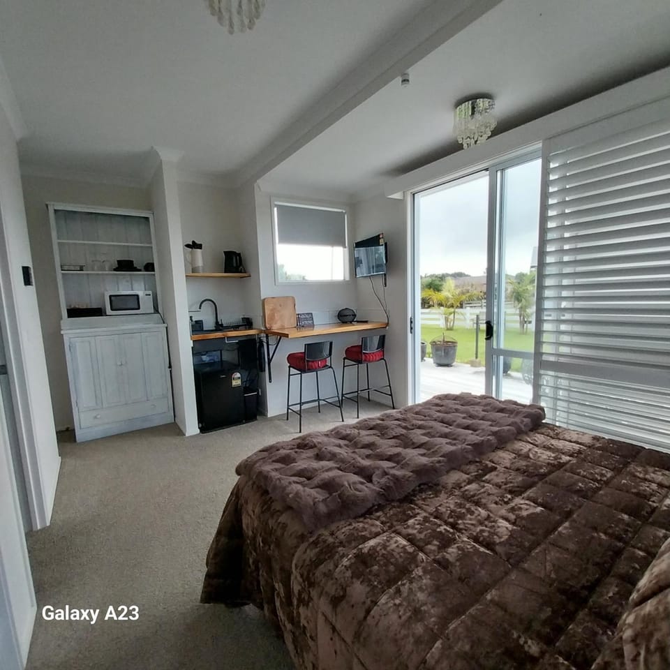 Dune Lake Beach Studio Bed and Breakfast in Northland