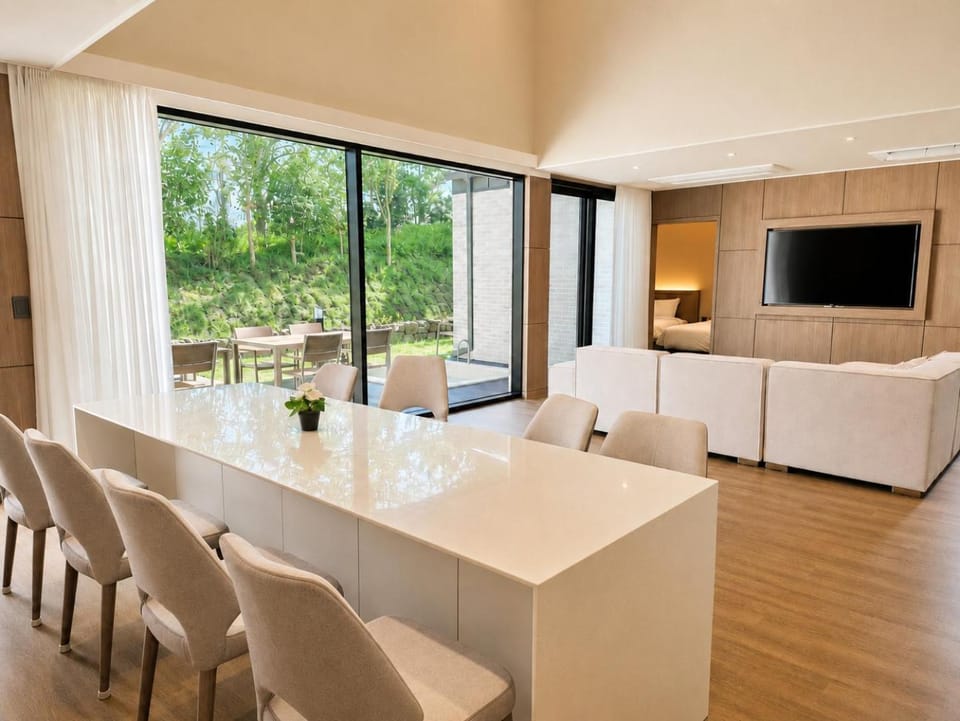 Living room, Area and facilities
