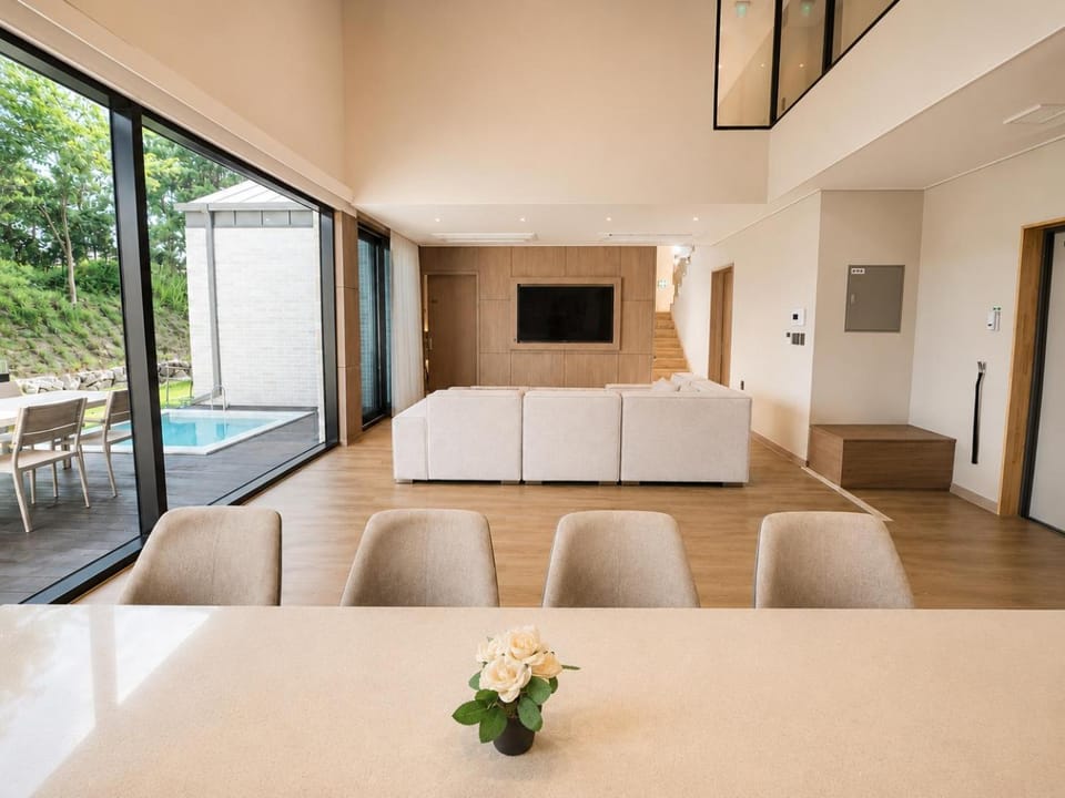 Living room, Area and facilities