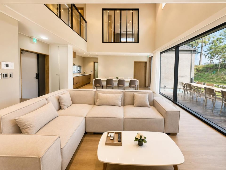 Living room, Area and facilities