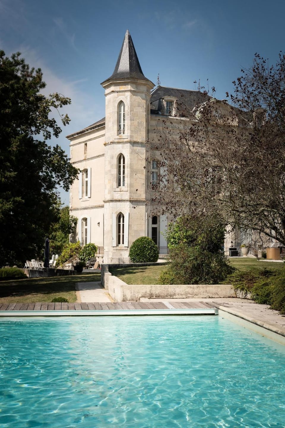 Property building, Facade/entrance, Balcony/Terrace, Swimming pool