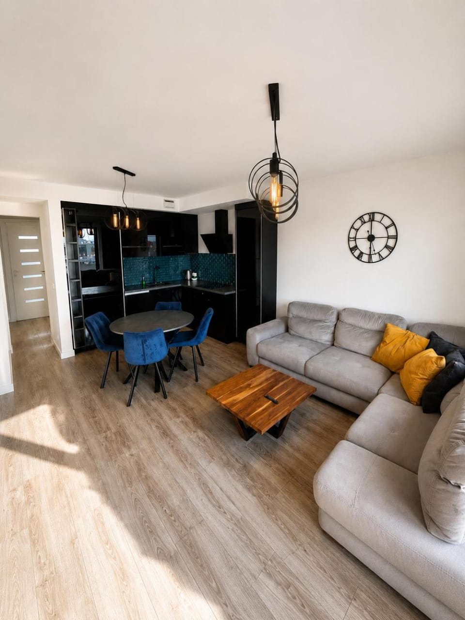 Seating area, Dining area