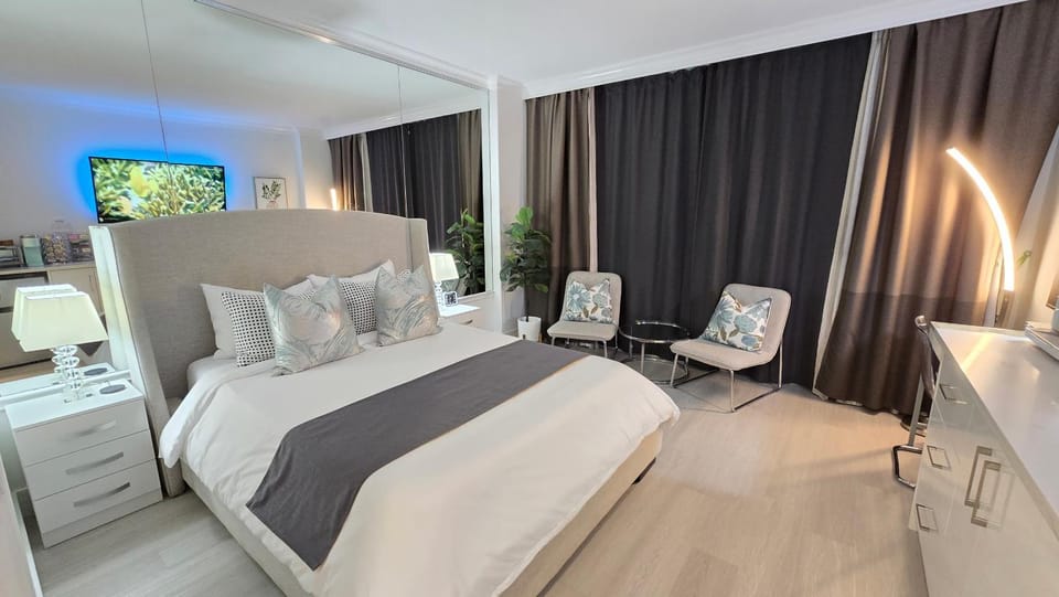 Privately Owned Room in Hotel at 567 Hornby St, Downtown Vancouver Apartment hotel in Vancouver