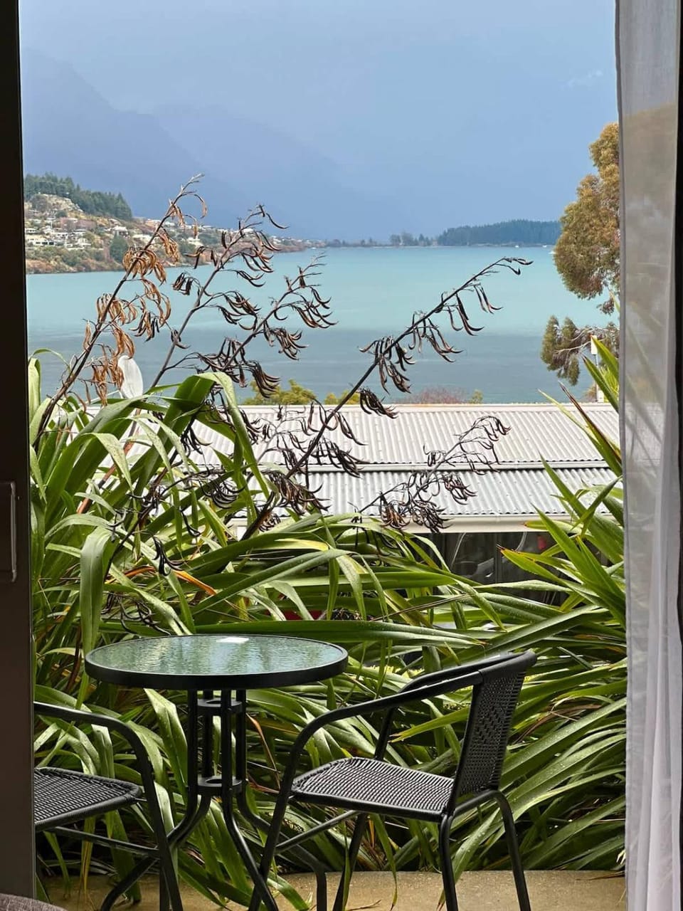 Lake View Studio & Balcony Sleeps 3 Apartment in Queenstown