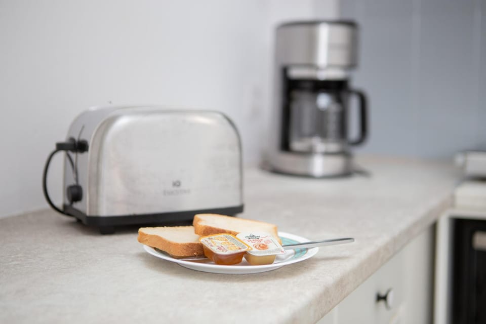 Coffee/tea facilities, toaster