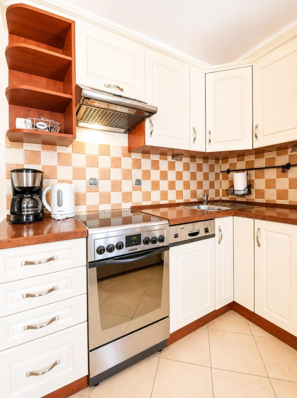 Kitchen or kitchenette, pet friendly, stove