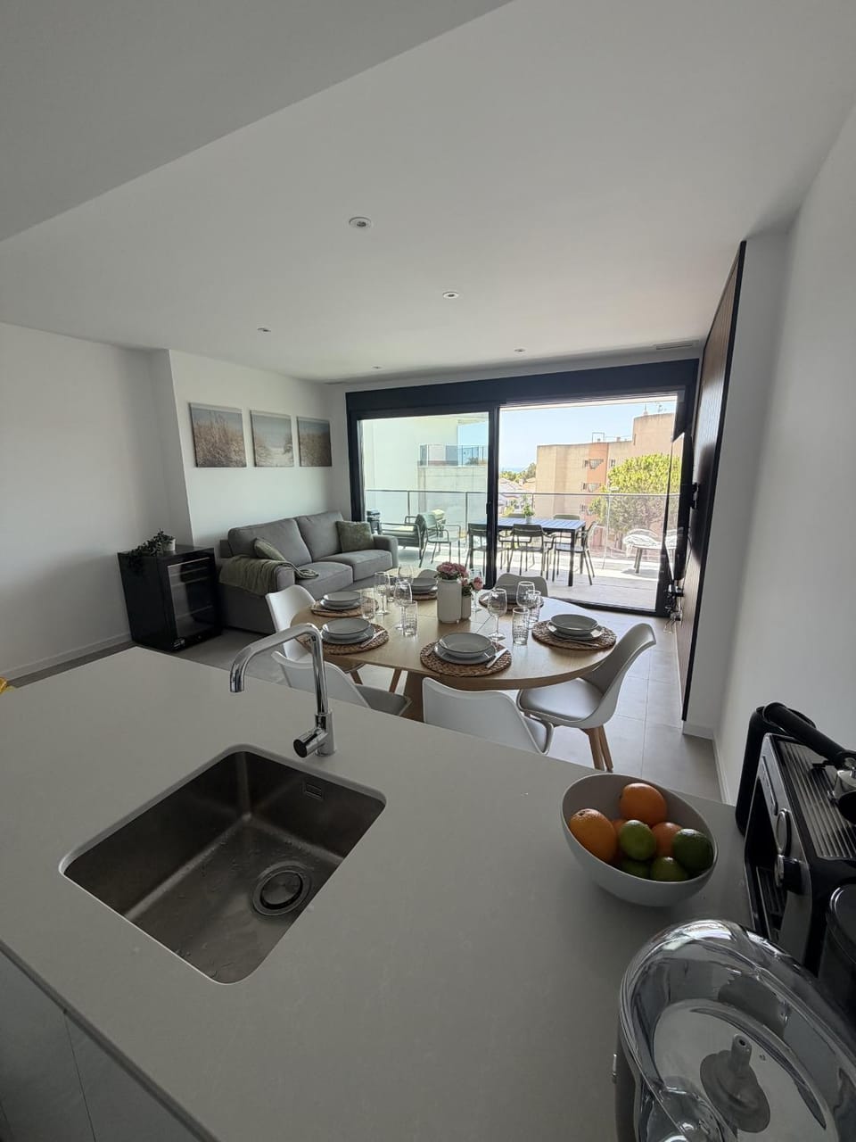 Kitchen or kitchenette, Seating area, Dining area