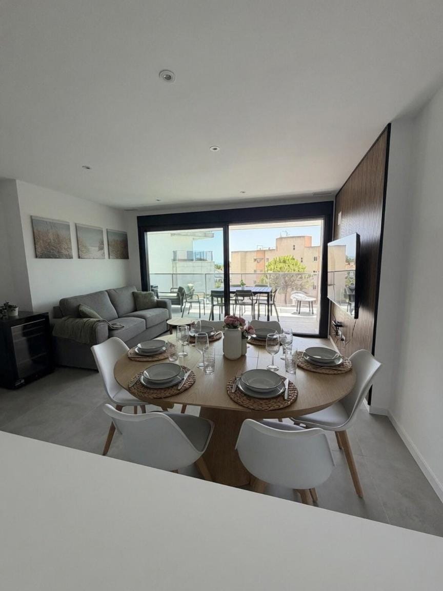 Living room, Seating area, Dining area