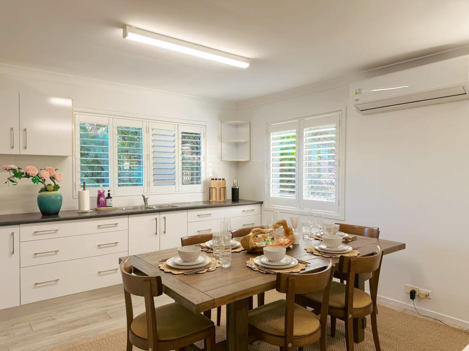 Japanese Zen Retreat with Tatami, Projector - Free Parking Villa in Brisbane